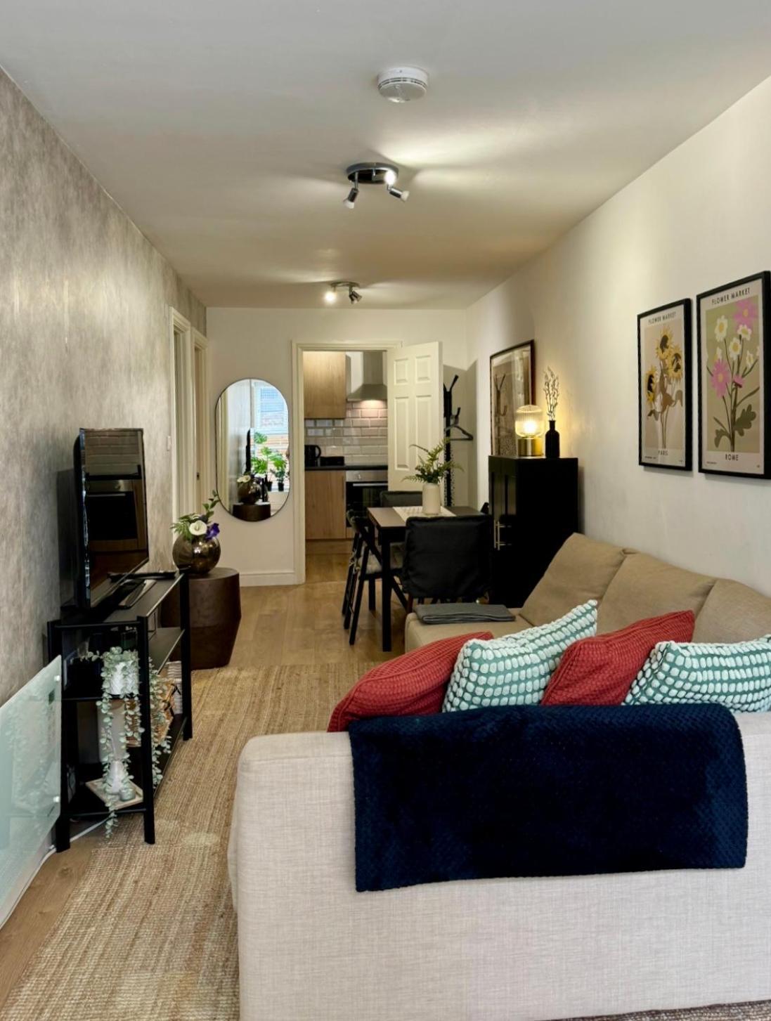 Holiday Home 2Br L 2Ba With Patio-Sleep 6 Londyn Zewnętrze zdjęcie