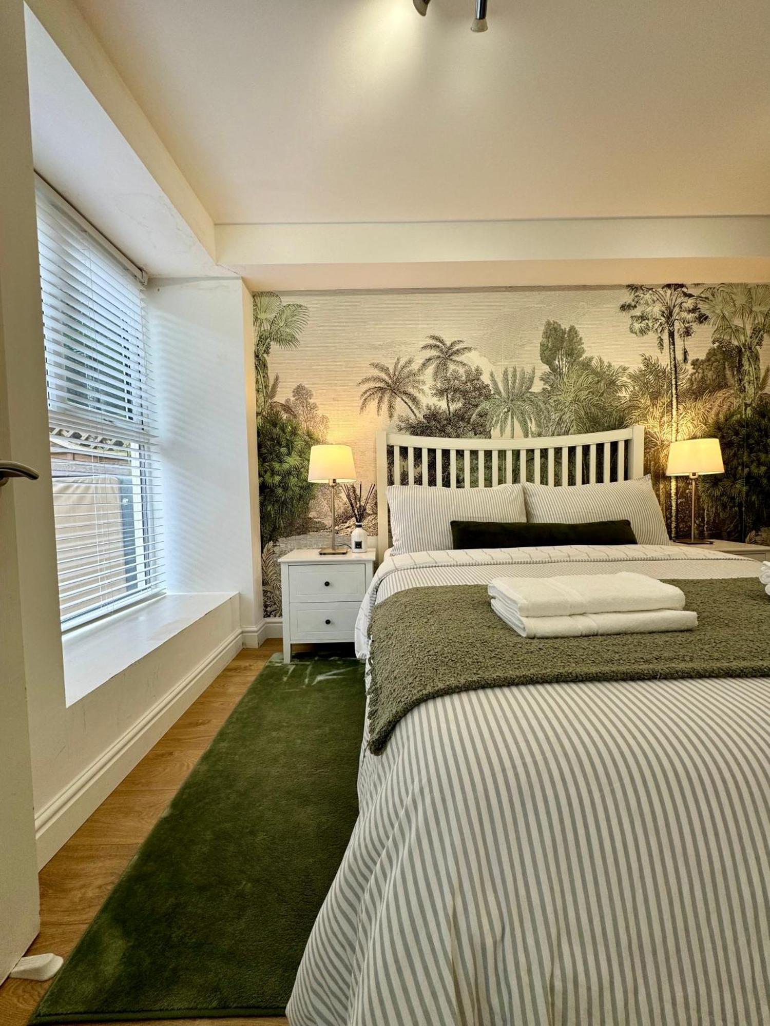 Holiday Home 2Br L 2Ba With Patio-Sleep 6 Londyn Zewnętrze zdjęcie