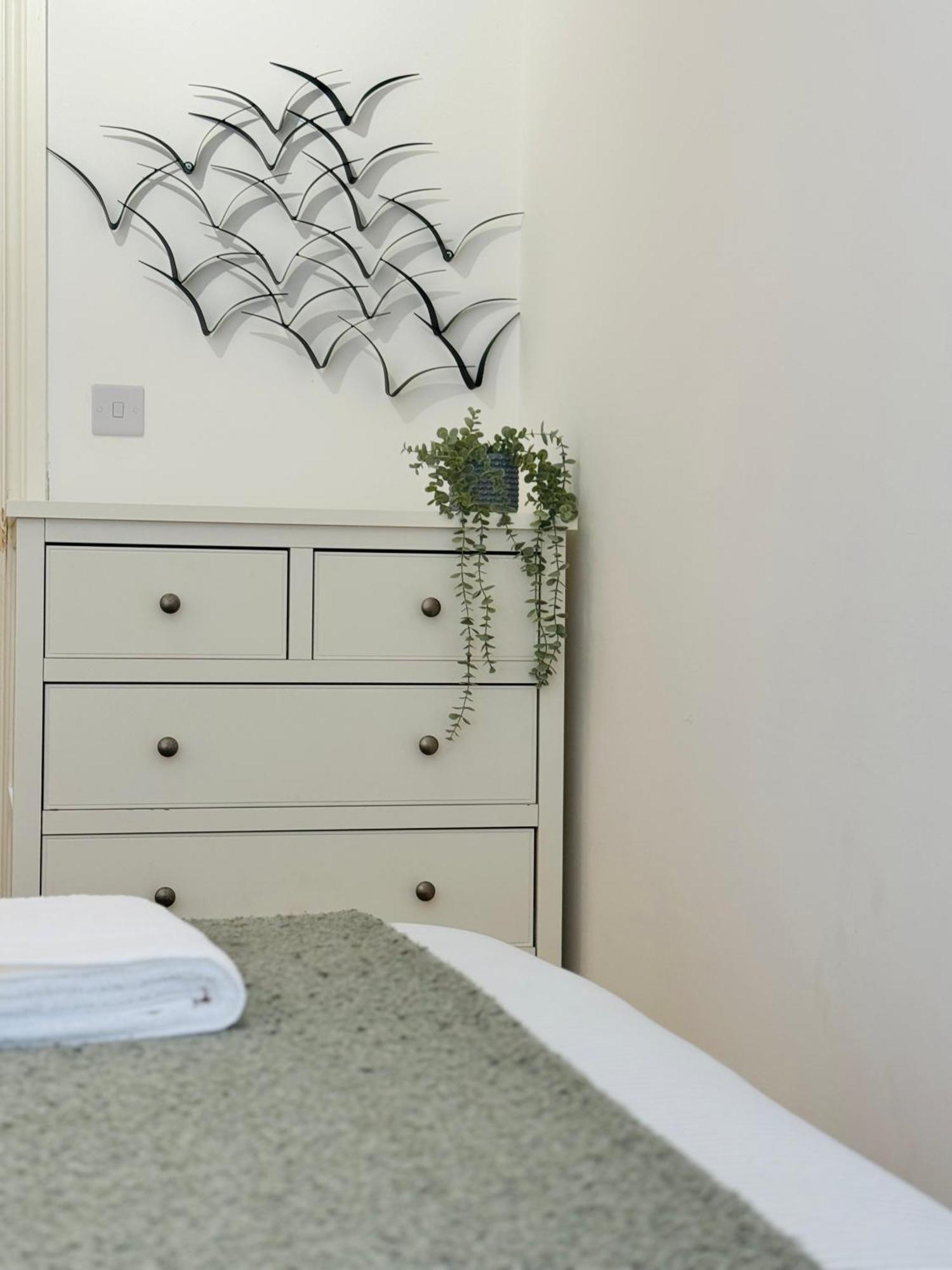 Holiday Home 2Br L 2Ba With Patio-Sleep 6 Londyn Zewnętrze zdjęcie