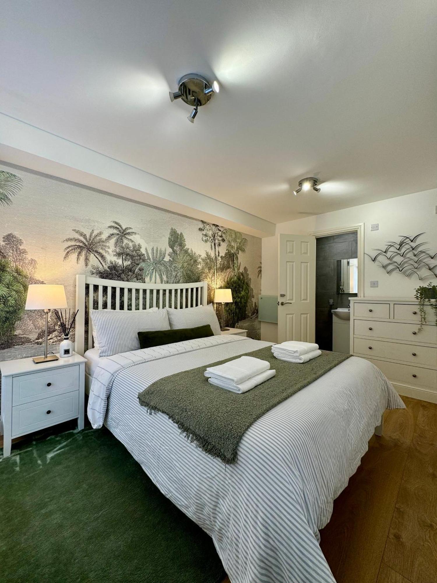 Holiday Home 2Br L 2Ba With Patio-Sleep 6 Londyn Zewnętrze zdjęcie