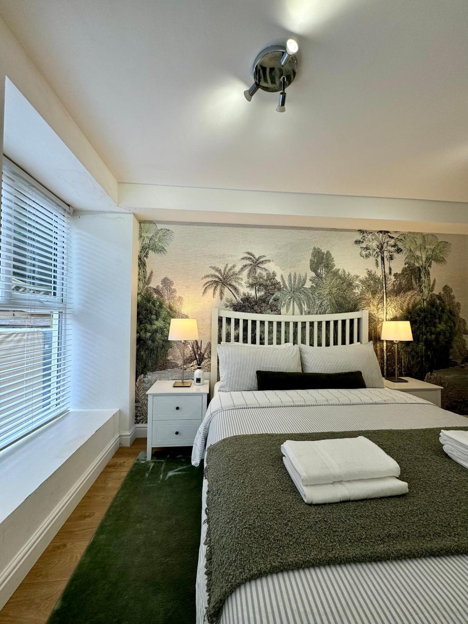 Holiday Home 2Br L 2Ba With Patio-Sleep 6 Londyn Zewnętrze zdjęcie